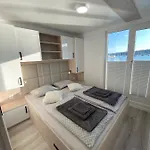 Floating House Arena 3 Πούλα