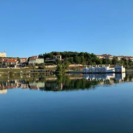 Floating House Arena 3 * Pula