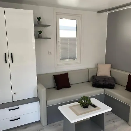 Apartmán Floating House Arena 3 *