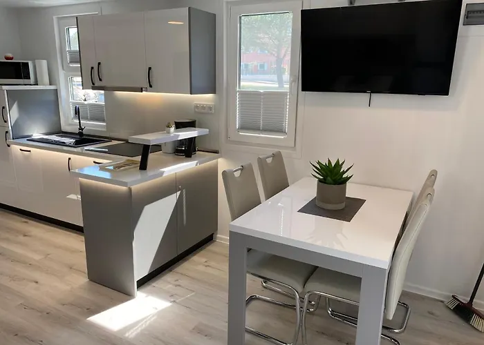 Floating House Arena 3 Pula