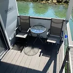 Floating House Arena 3 * Póla