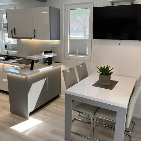 Floating House Arena 3 Pula