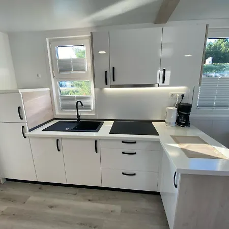 Apartment Floating House Arena 3 *