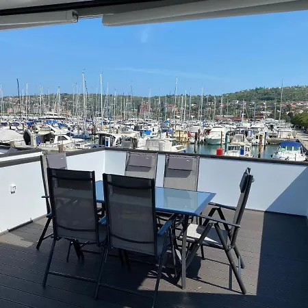 Floating House Arena 3 Apartment Pula