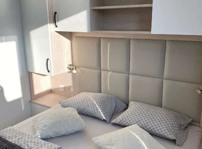 Floating House Arena 3 * 普拉