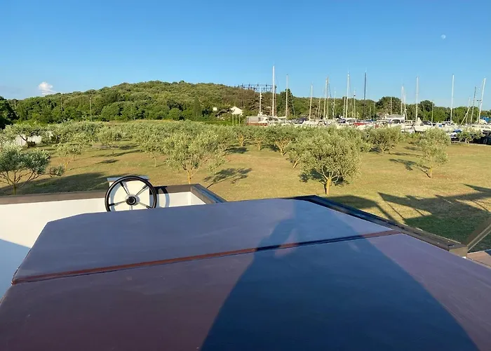 Floating House Arena 3 普拉